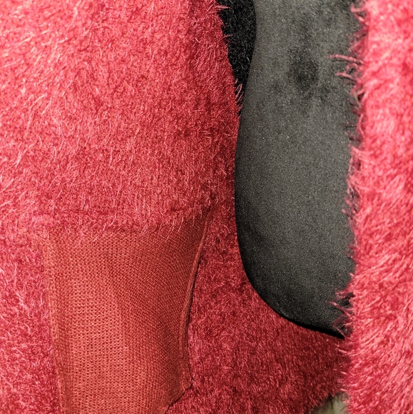 XL Alf Faux Fur Vest | Red and Black - Picture 6 of 7